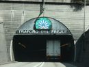 Problemi al traforo del Monte Bianco costringono a deviare i mezzi pesanti al Frejus