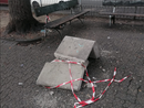 Devastazione ai Giardini Alimonda, rimossi tavoli e panche di cemento rotte [FOTO]
