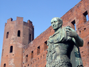 Orrida, pericolosa, ma anche piena di fascino: così gli antichi scrittori raccontavano Augusta Taurinorum