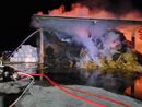 Le fiamme divorano un fienile a Isolabella: notte di lavoro per i vigili del fuoco [VIDEO]