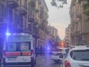 Crollato un solaio in via Bertola: strada chiusa, ambulanza sul posto
