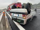 Auto esce di strada e si ribalta sul prato fuori dalla carreggiata: paura sulla tangenziale