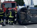 Incidente in corso Roma a Moncalieri: auto ribaltata e due persone ferite