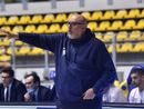 Coach di basket a bordo campo