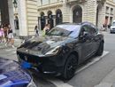Maleducazione su ruote in centro Torino: Maserati in sosta sulle strisce