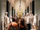 Una notte al Museo di Antichità con Guerrilla Spam: la mostra che mette in dialogo arte antica e contemporanea