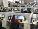 call center con molte persone in open space