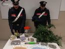 carabinieri con droga sequestrata