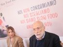 Petrini chiude Terra Madre con dedica ai delegati uccisi di Israele e Palestina: &quot;La guerra colpisce i contadini&quot;