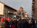 Nichelino invasa da migliaia di persone per la sfilati dei carri del Carnevale