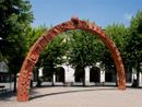L'arco di Pomodoro, a Castellamonte L'arco di Pomodoro, a Castellamonte