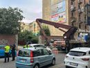Via Genova "maledetta": cade il cestello di una gru, muore un operaio