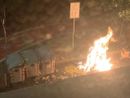 Vandali danno fuoco ai cassonetti della raccolta rifiuti a Moncalieri