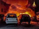 Maxi incendio di auto in Regio Parco: a fuoco sette mezzi. Atc: "Situazione preoccupante"  [FOTO E VIDEO]