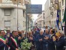 cerimonia pubblica con persone in spazio aperto