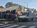 Buche, pochi banchi e scivoli assenti al mercato di piazza Borromini Buche, pochi banchi e scivoli assenti al mercato di piazza Borromini