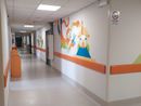 I nuovi arredi e le pareti decorate dell'ospedale Regina Margherita