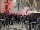 Proteste e fumogeni questa mattina all'esterno del liceo Gioberti Proteste e fumogeni questa mattina all'esterno del liceo Gioberti