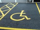 Nichelino: parcheggia nel posto riservato ai disabili e insulta chi la rimprovera