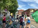 In bici, sfidano il caldo insieme ai cittadini di Vanchiglietta: "Abbiamo bisogno di un sindaco per il clima"