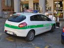 Chiude la macchina con la bambina dentro: interviene la Polizia locale (foto d'archivio)