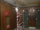 Crolla una porzione di intonaco dal soffitto di un condominio: messo in sicurezza l'androne