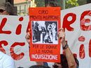 &quot;Basta soldi e associazioni anti abortiste negli ospedali pubblici&quot;, le donne protestano davanti al Sant'Anna