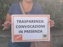 La protesta di fronte all'Ufficio scolastico provinciale per il caos delle graduatorie