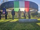 Scolorito e rovinato, il monumento all'Autiere di corso Unità torna al suo antico splendore