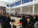 sala con persone riunite
