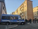 Sgombero in corso nel palazzo occupato di via Aosta, casa di disperati [VIDEO E FOTO]