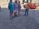 persone in un cortile