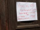 In via Vanchiglia scatta la solidarietà per gli sfollati dopo l’incendio del tetto
