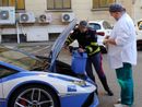 Salvata dal rene trasportato dalla Lamborghini del trasporto organi, il marito ringrazia la Polizia