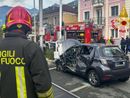 Borgone di Susa, scontro tra auto e treno: i Vigili del fuoco portano in salvo il conducente