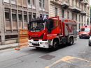 Allarme in via Pastrengo: forte odore di bruciato proveniente da un palazzo, intervengono i vigili del fuoco