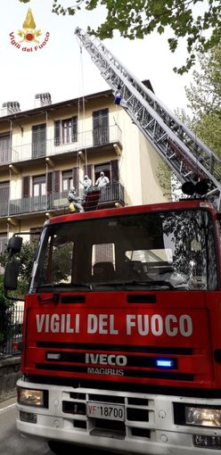 Condove, delicato intervento dei Vigili del Fuoco per soccorrere un'anziana