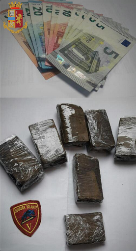 Appuntamento in Suv per vendere la droga: sequestrati 6 panetti di hashish Appuntamento in Suv per vendere la droga: sequestrati 6 panetti di hashish