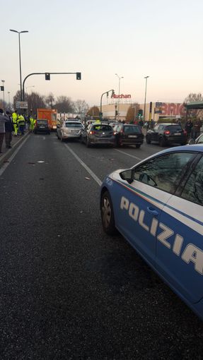 Provoca un incidente e poi abbandona il mezzo fuggendo via: caos a Torino attorno allo Juventus Stadium