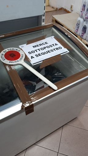 La merce sequestrata al minimarket di via Martorelli