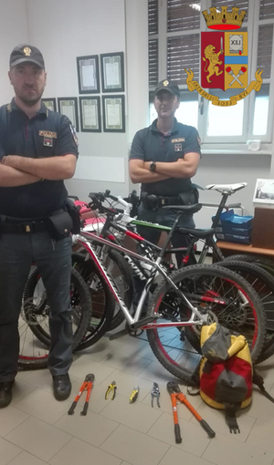 Rubano tre bici: fermati mentre scendono dal treno Rubano tre bici: fermati mentre scendono dal treno