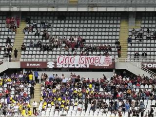 Lo striscione esposto sugli spalti per ricordare Ismael