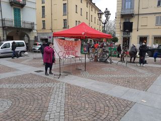 Pinerolo priorità alla scuola protesta piazza Facta