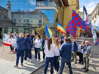 Il momento di festa in piazza con le ragazze del volley di A2