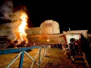 Il ‘falò della libertà’ a Saluzzo