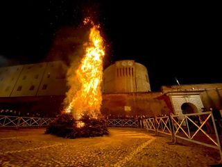 Il ‘falò della libertà’ a Saluzzo