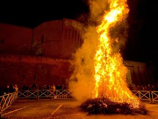 Il ‘falò della libertà’ a Saluzzo
