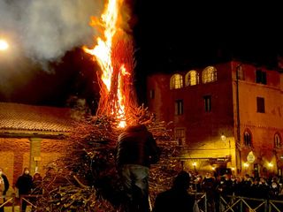 Il ‘falò della libertà’ a Saluzzo