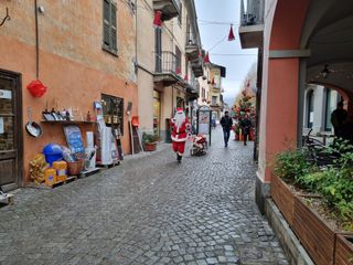 Babbo Natale nel centro di Torre Pellice Babbo Natale nel centro di Torre Pellice