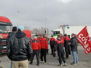 Sciopero degli operatori della logistica a Settimo Torinese